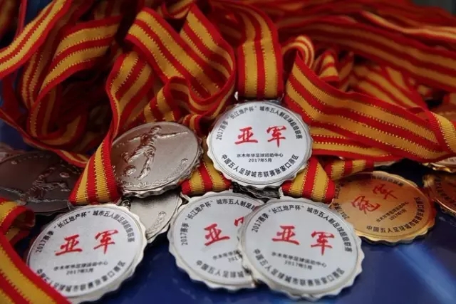 前皇马守门员质疑维尼修斯续约：无队伍关注才留下